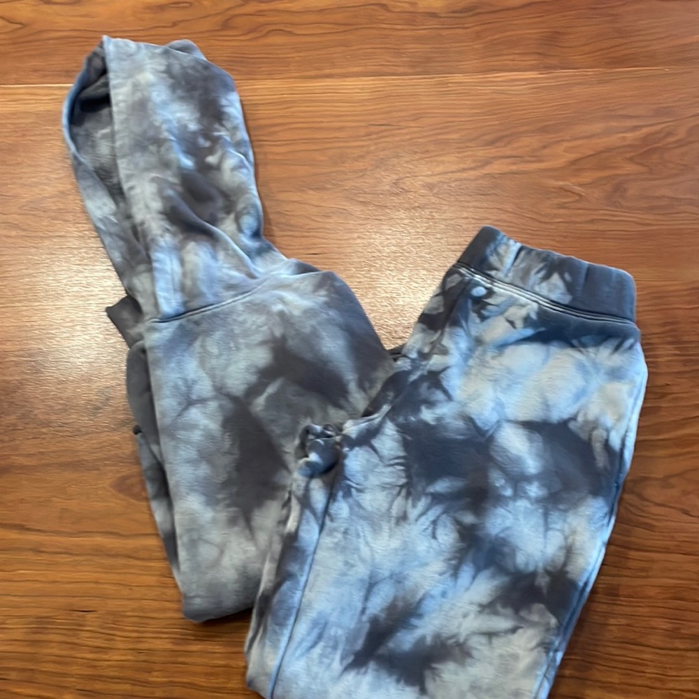 Art Class sweatsuit. Sweatshirt size L 10/12, pants size M 7/8